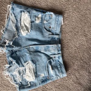 Levi highrise shorts